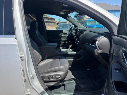 Used 2022 Chevrolet Traverse LT AWD/4WD image 19