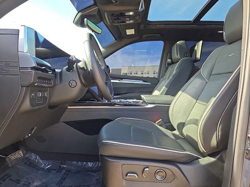 Used 2025 Cadillac Escalade Sport w/ Touring Package image 23
