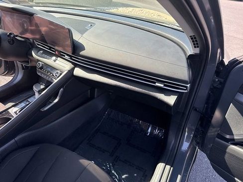 Used 2025 Hyundai Elantra SEL FWD image 16