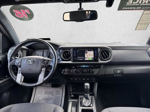 Used 2016 Toyota Tacoma TRD Off-Road w/ Premium & Technology Package image 17