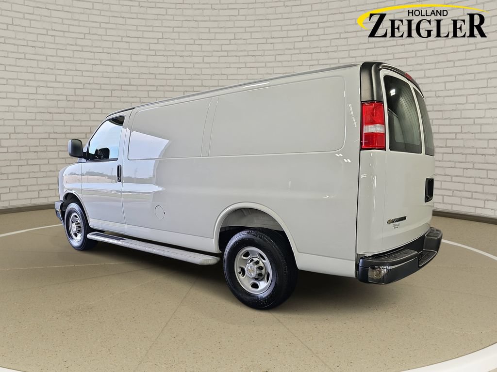 Used 2025 Chevrolet Express 2500 w/ Driver Convenience Package RWD image 7