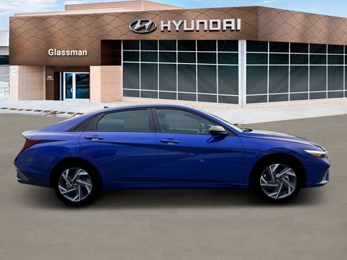 New 2025 Hyundai Elantra SEL image 9