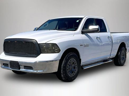 Used 2017 RAM 1500 Classic SLT image 2