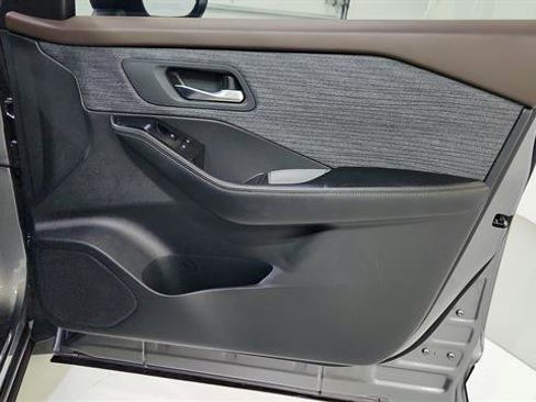 Certified 2023 Nissan Rogue SV image 25