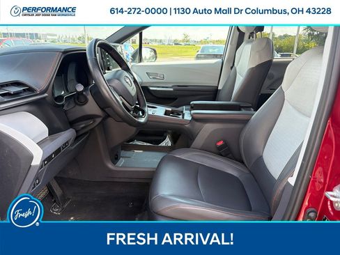 Used 2022 Toyota Sienna XSE FWD image 16