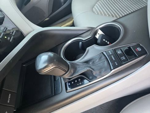 Used 2021 Toyota Camry SE FWD image 13