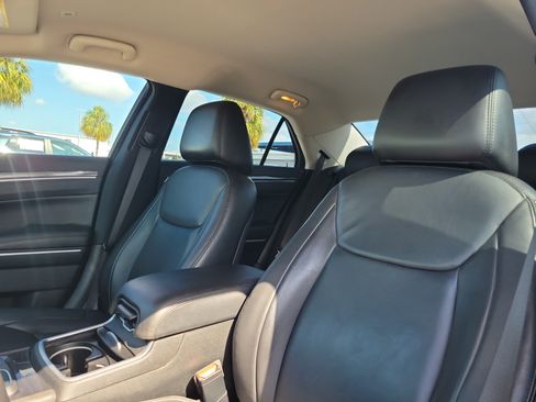 Used 2021 Chrysler 300 Touring L RWD image 22