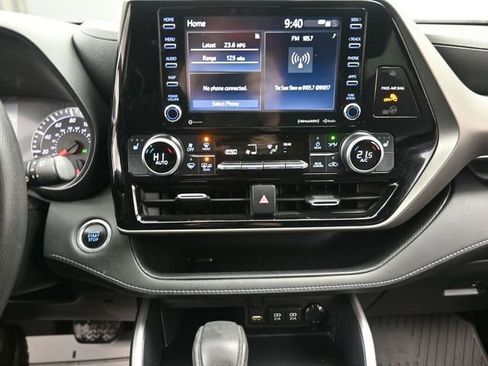 Used 2020 Toyota Highlander L image 10