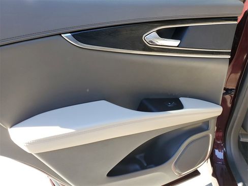 Certified 2022 Lincoln Nautilus FWD w/ Premium Package image 9