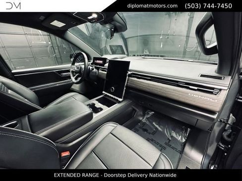 Used 2025 GMC Sierra EV Denali AWD/4WD image 19