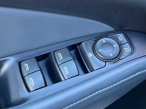 Used 2022 Buick Enclave Essence image 13