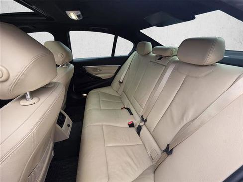 Used 2018 BMW 330i Sedan w/ Premium Package RWD image 16