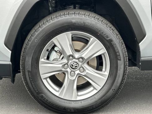 Used 2025 Toyota RAV4 XLE FWD image 31