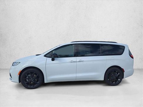 New 2026 Chrysler Pacifica Limited w/ S Appearance Package FWD image 4
