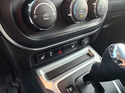 Used 2016 Jeep Compass Latitude FWD image 11