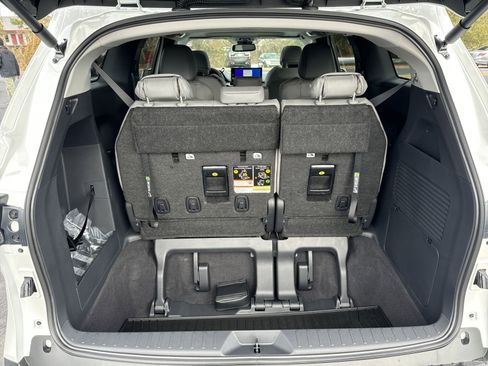 New 2025 Toyota Sienna XLE image 39