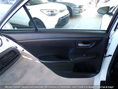 Used 2016 Toyota Camry SE FWD image 18