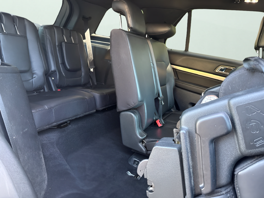 Used 2019 Ford Explorer XLT w/ Equipment Group 202A AWD/4WD image 33