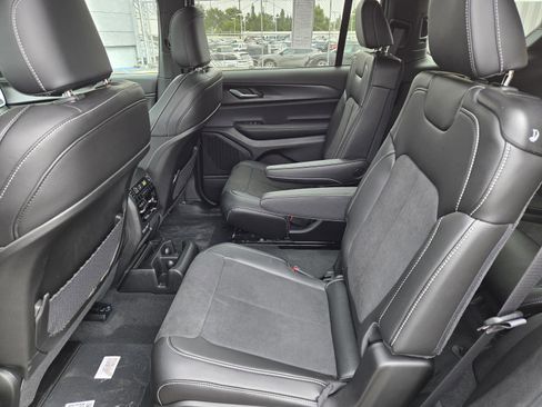 New 2025 Jeep Grand Cherokee L Altitude image 27