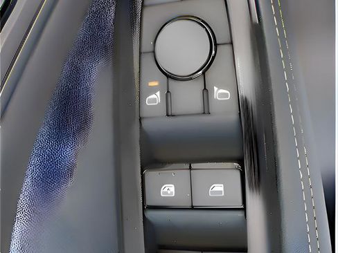 Used 2025 Nissan Rogue SV image 14