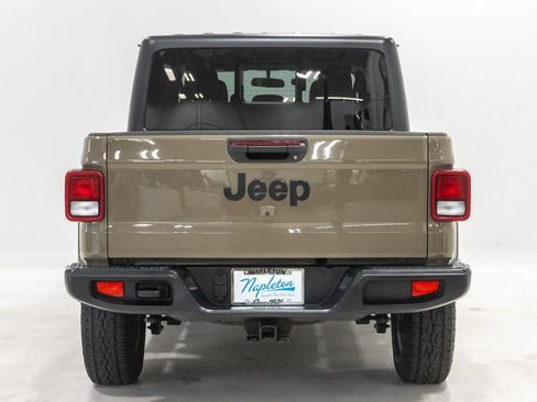 Used 2020 Jeep Gladiator Sport AWD/4WD image 28