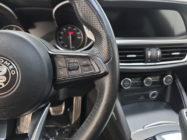 Used 2022 Alfa Romeo Stelvio Veloce AWD/4WD image 18