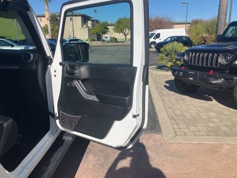 Used 2016 Jeep Wrangler Unlimited Sahara w/ Connectivity Group image 18