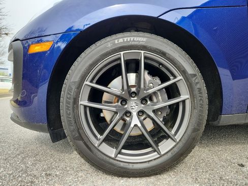 Certified 2023 Porsche Macan Turbo image 9
