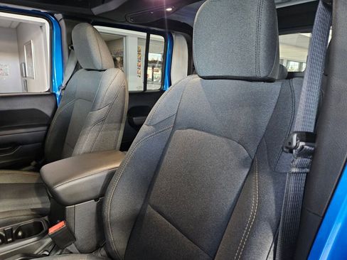 New 2025 Jeep Gladiator Sport image 15