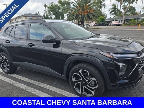 Used 2025 Chevrolet Trax RS FWD image 1