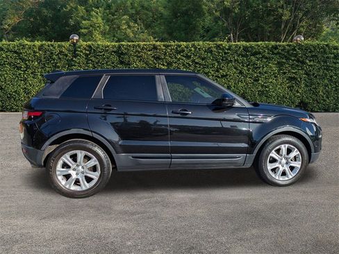 Used 2017 Land Rover Range Rover Evoque SE Premium image 3