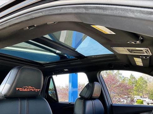 Used 2025 Honda Pilot TrailSport image 14