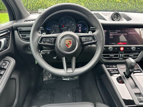 Certified 2025 Porsche Macan AWD/4WD image 15