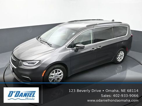 Used 2022 Chrysler Pacifica Touring-L FWD image 16