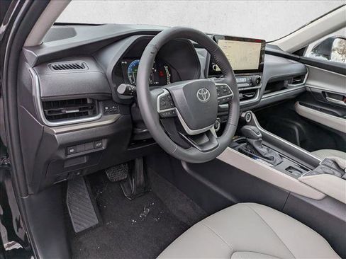 Certified 2025 Toyota Grand Highlander AWD image 10