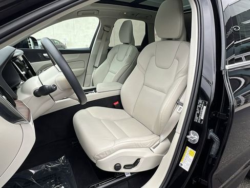 Used 2022 Volvo XC60 B5 Momentum w/ Climate Package image 26