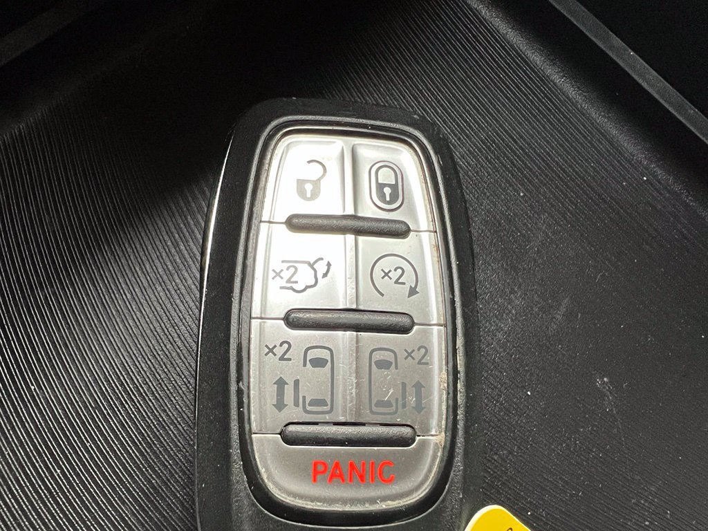 Used 2025 Chrysler Pacifica Select FWD image 44