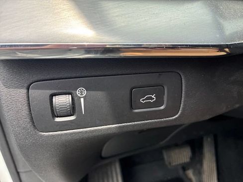 Used 2018 Volvo XC90 T5 Momentum w/ Convenience Package AWD/4WD image 22