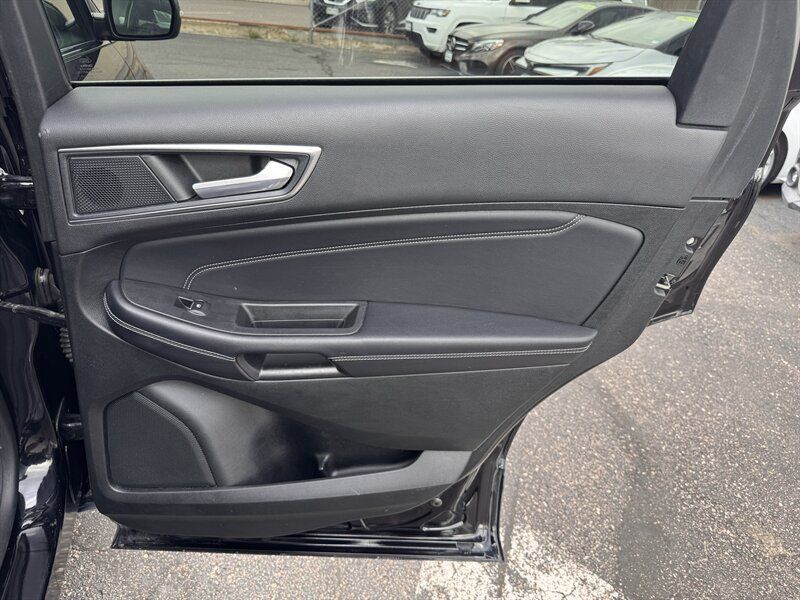 Used 2022 Ford Edge Titanium w/ Class II Trailer Tow Package AWD/4WD image 31