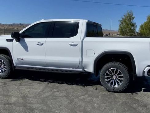 Used 2022 GMC Sierra 1500 AT4 w/ AT4 Premium Package AWD/4WD image 6
