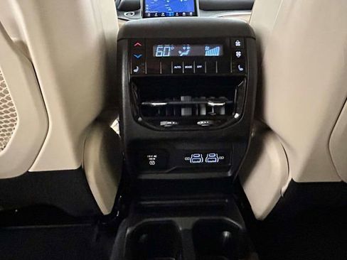Used 2022 Jeep Grand Cherokee L Limited RWD image 11