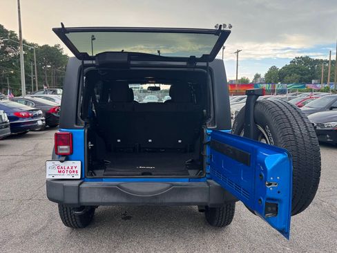 Used 2015 Jeep Wrangler Unlimited Sport w/ Quick Order Package 24S AWD/4WD image 12