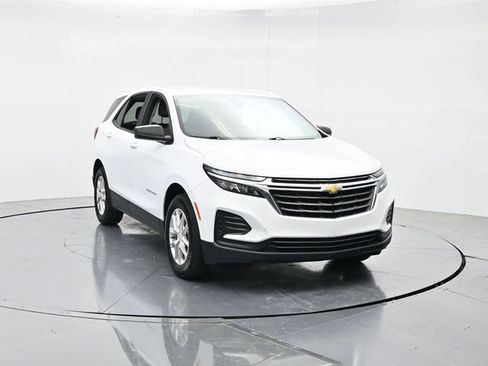 Used 2024 Chevrolet Equinox LS w/ LS Convenience Package FWD image 4