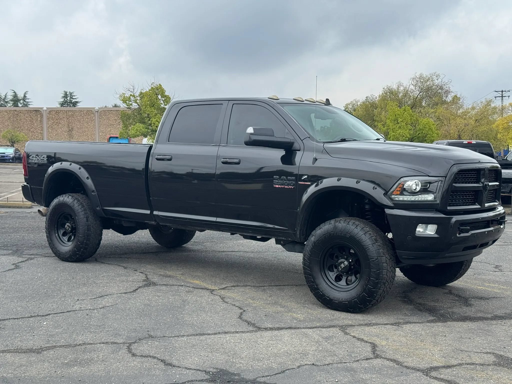 Used 2017 RAM 2500 Laramie w/ Sport Appearance Group AWD/4WD image 4