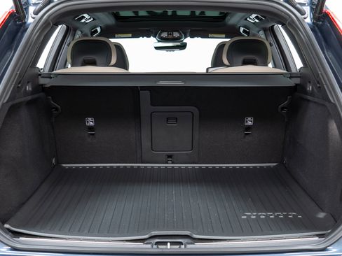 New 2026 Volvo XC60 B5 Plus w/ Climate Package image 10