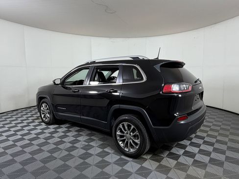 Used 2019 Jeep Cherokee Latitude Plus FWD image 3