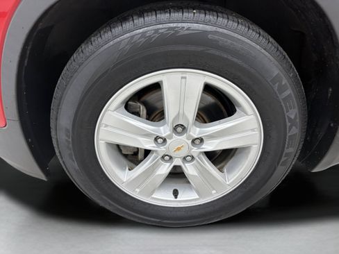 Used 2016 Chevrolet Trax LT w/ LT Sun and Sound Package FWD image 9