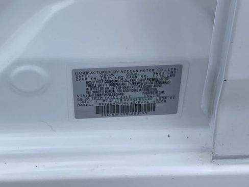 Used 2024 Nissan Versa SR w/ Trunk Package image 29