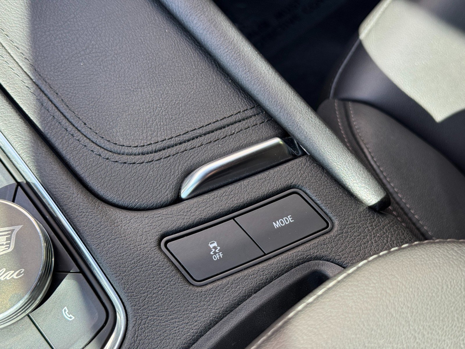 Used 2022 Cadillac XT6 Premium Luxury w/ Technology Package FWD image 33