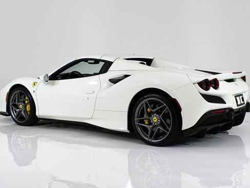 Used 2022 Ferrari F8 Tributo RWD image 9